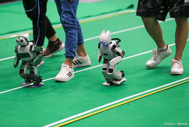拼性能、比应用 全球首个人形机器人半马难在哪？__拼性能、比应用 全球首个人形机器人半马难在哪？
