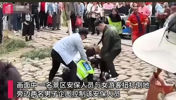 农药喷进游客嘴里 西湖景区：属实 正在协商__农药喷进游客嘴里 西湖景区：属实 正在协商