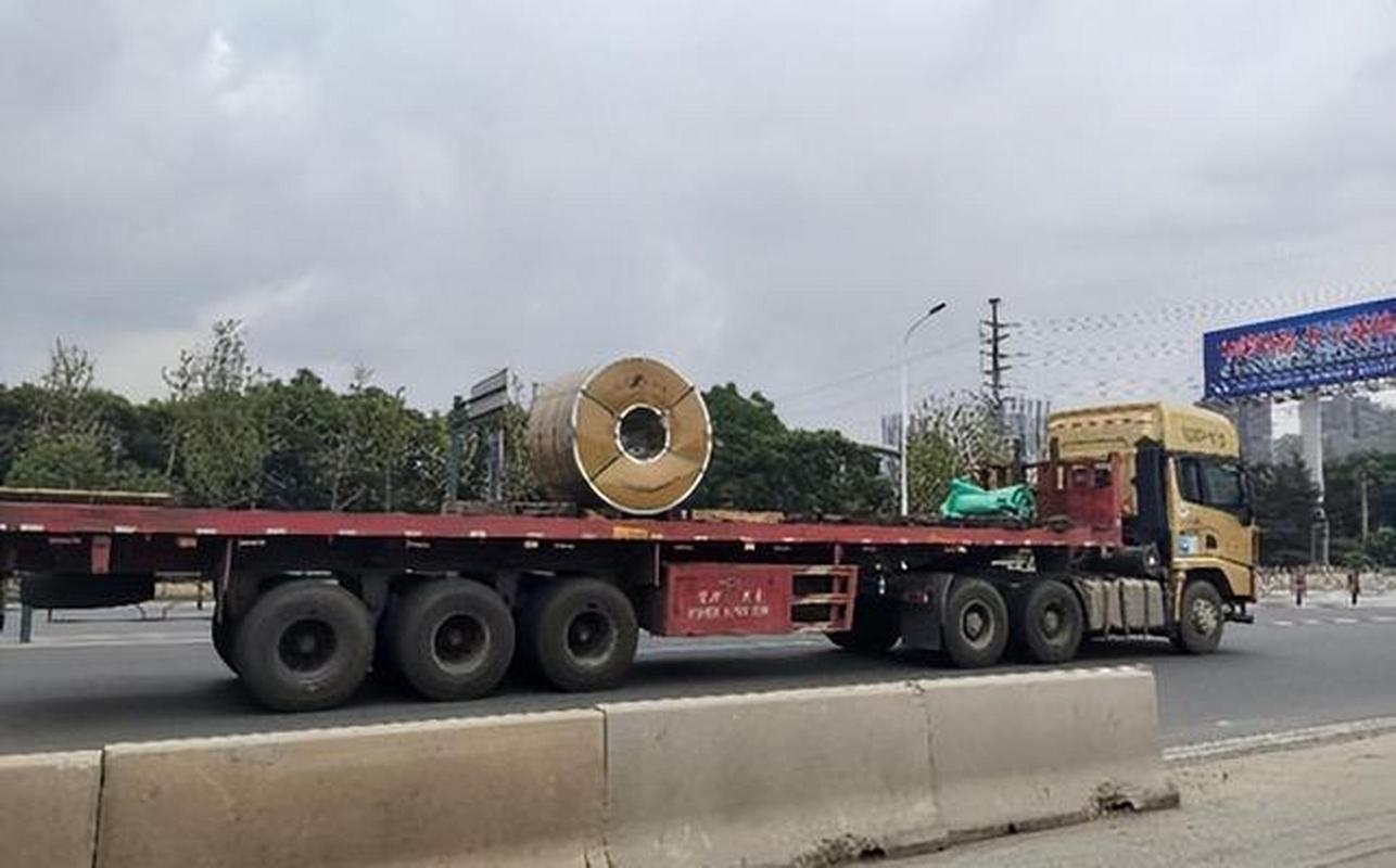 拉废钢的车能拉多少吨_拉废钢铁的大货车视频_拉废铁的货车