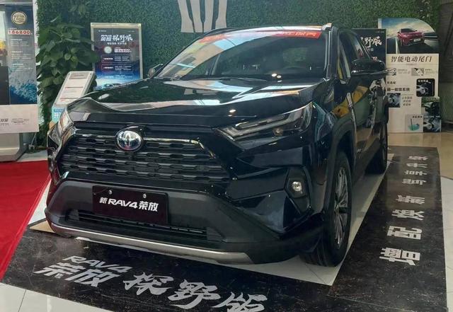 16.98万降至13.38万，试驾RAV4荣放，难听却句句真实的评价都在这-有驾