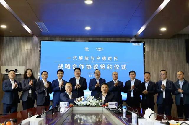 步履铿锵，势不可挡！1-4月解放终端持续领航，新能源领域大放异彩-有驾