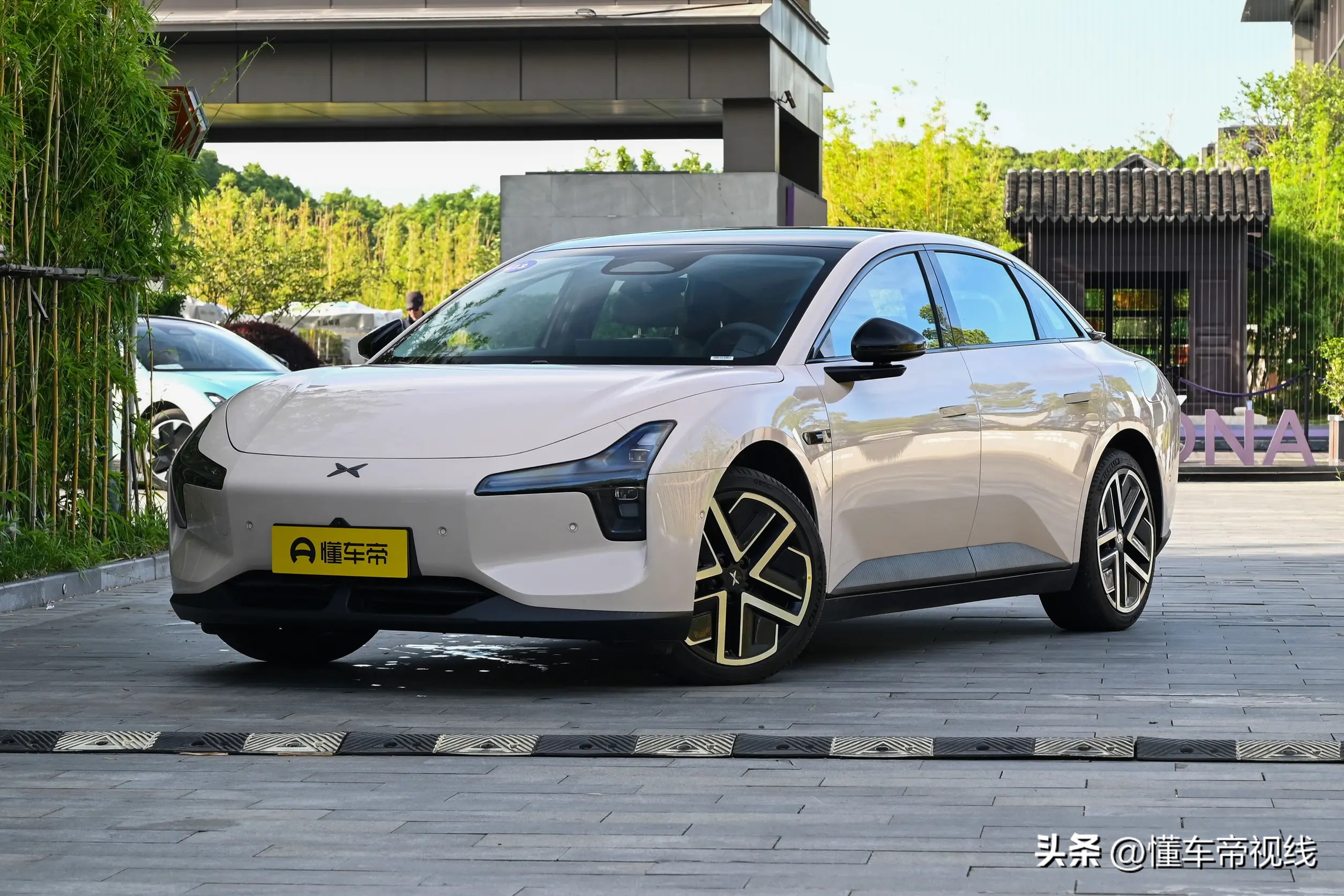 _新车 | 限时优惠7.98万元起/纯电紧凑型车，荣威D6“霞光紫”到店_新车 | 限时优惠7.98万元起/纯电紧凑型车，荣威D6“霞光紫”到店